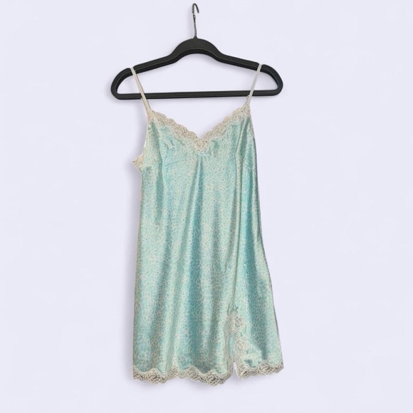 Elegant Lace Trim Satin Chemise - Light Blue